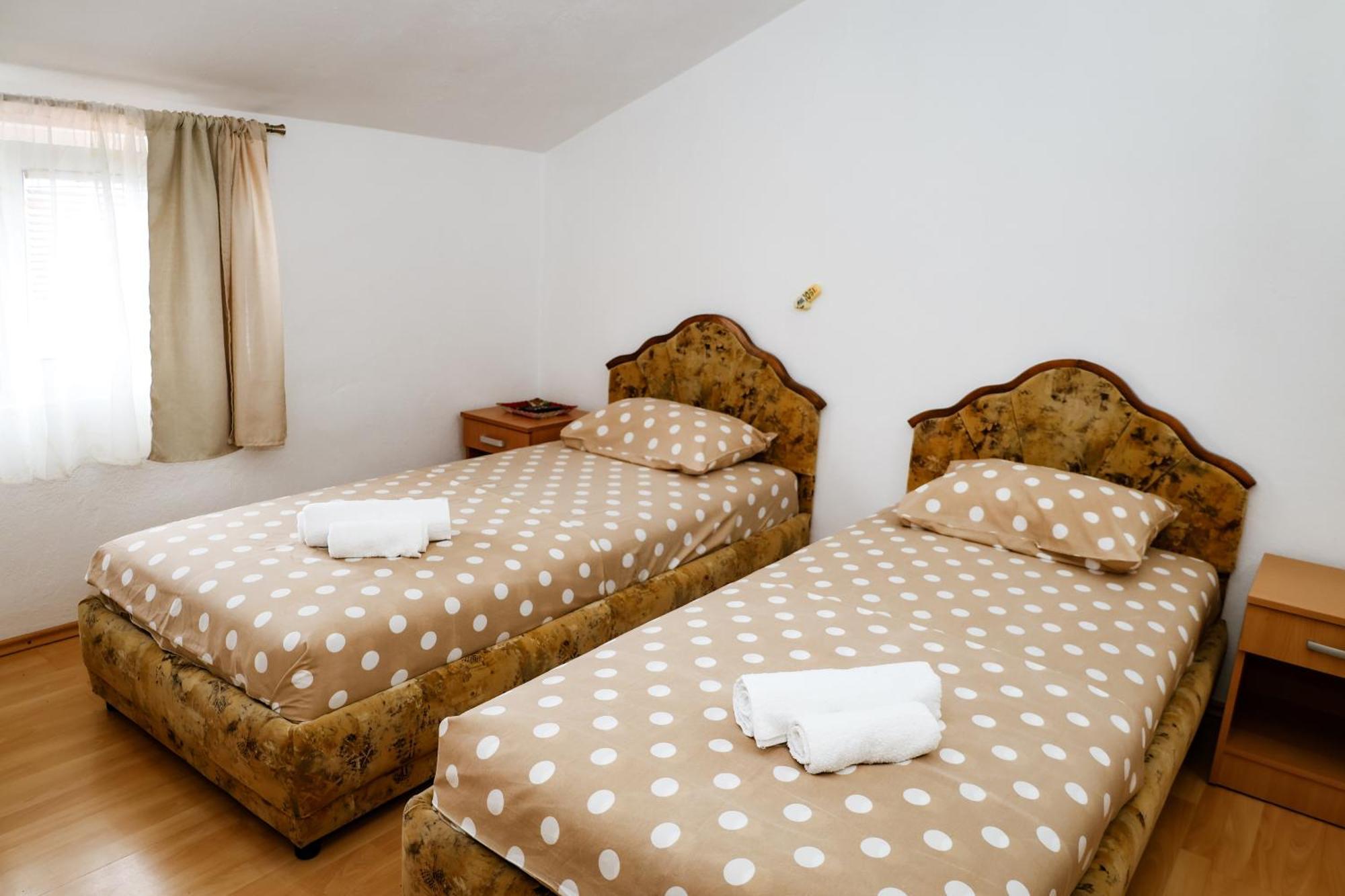 Apartments Djukic Tivat Eksteriør billede