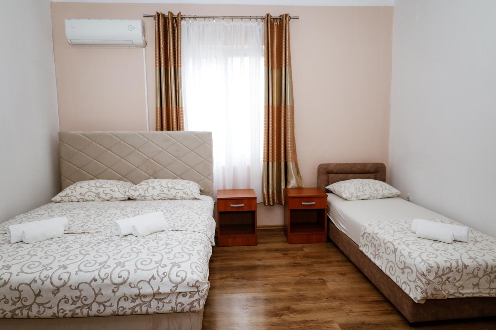 Apartments Djukic Tivat Eksteriør billede